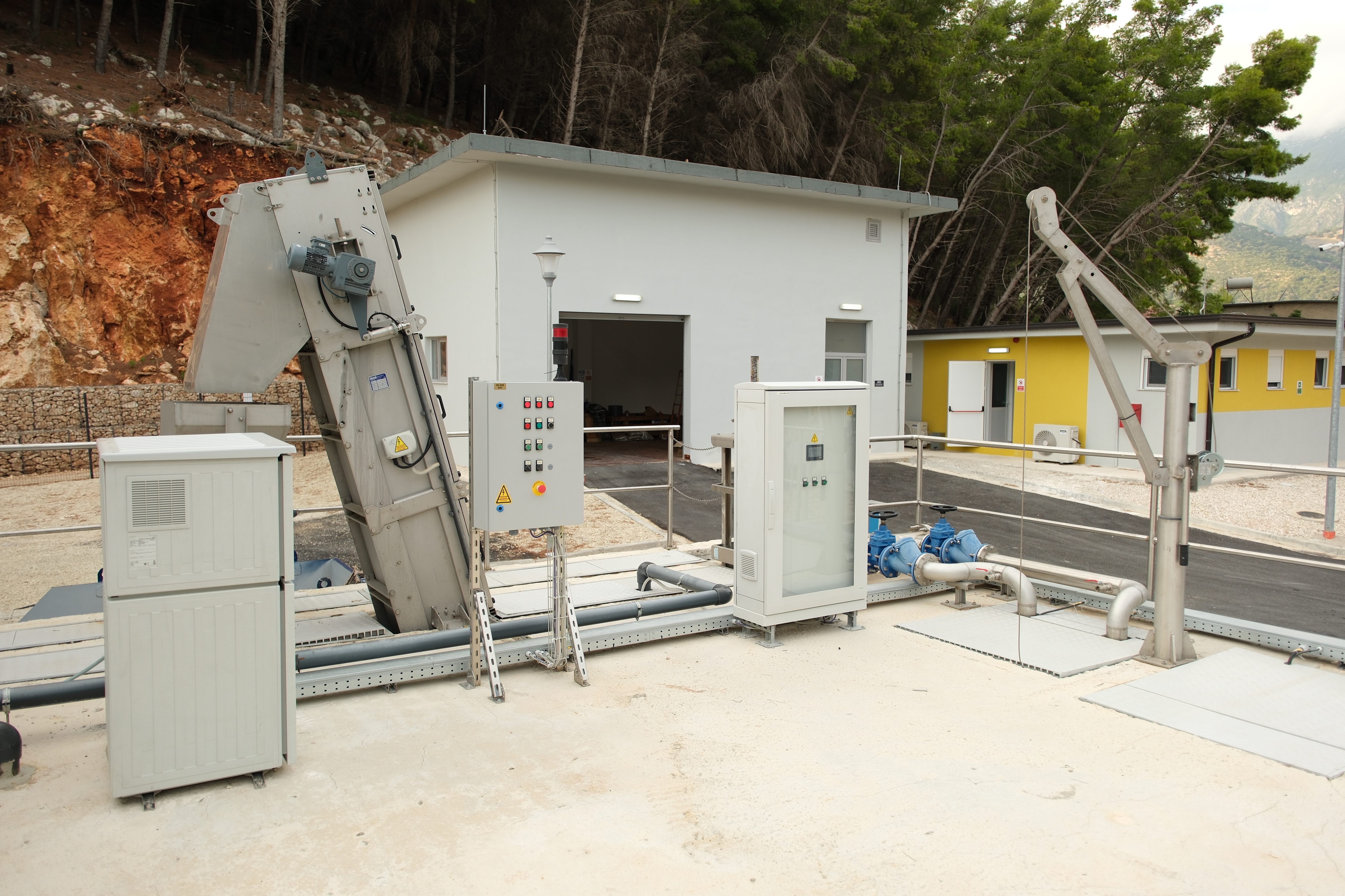 Instalim paneli jashte per depoziten e septikut