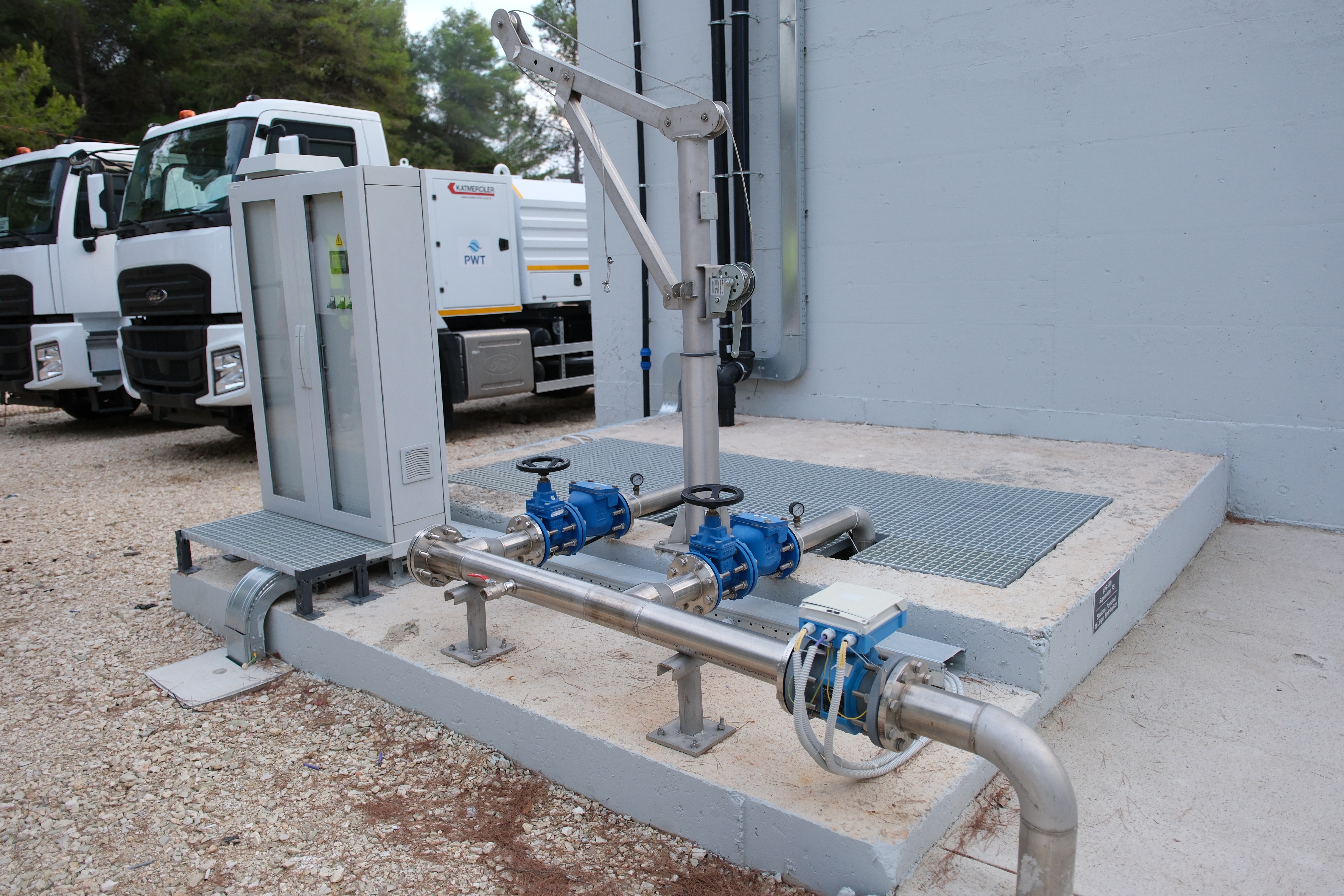 Instalim paneli per llum dhe polimer